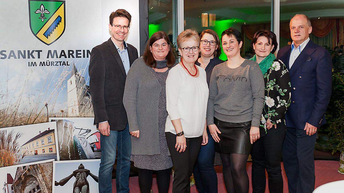 Günther Ofner, Angelika Mühlbacher, Doris Schutting, Irmgard Ehweiner, Hanna Gordon, Ulrike Gottlich, Erwin Fuchs (v. l.)	