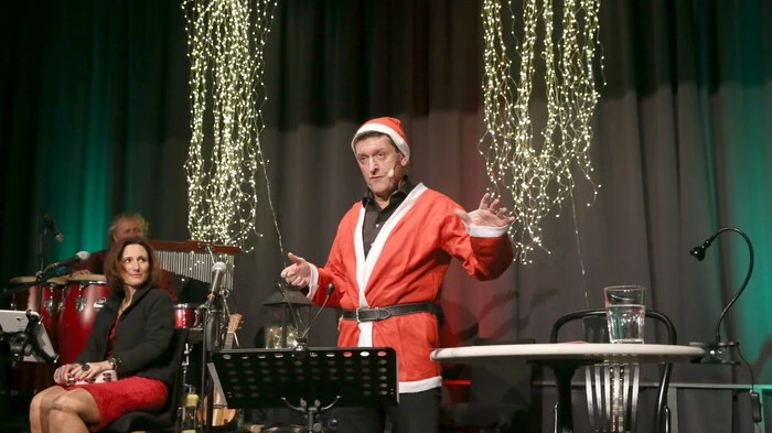Auch heuer widmet sich der bekannte Entertainer und ORF-Moderator Seppi Rukavina kabarettistisch wieder der Weihnachtszeit. 