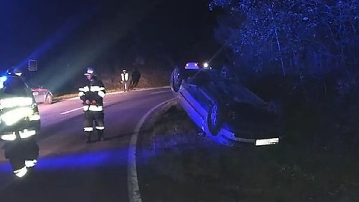 Ein Pkw-Überschlag auf der B 77 endete glimpflich