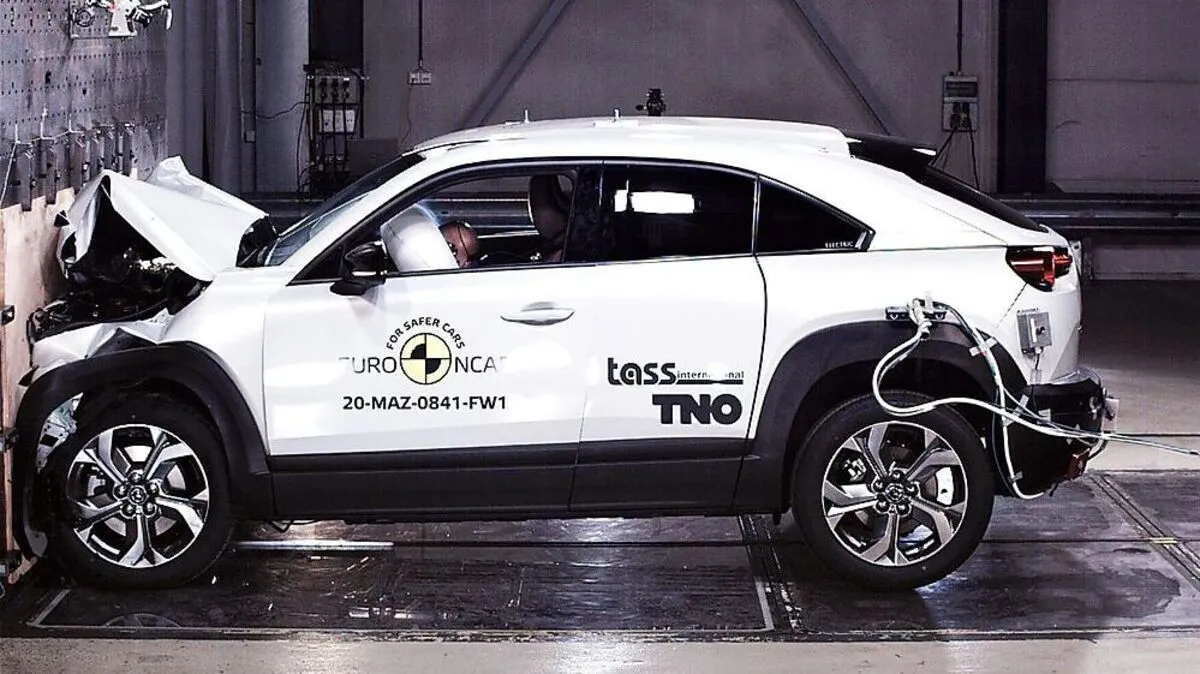 Der elektrische Mazda MX-30 im Crashtest