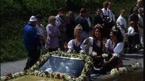 Die Narzissenhoheiten haben schon eine lange Tradition, sie wurden früher beim Narzissenball durch erwerbbare Herzerl gewählt