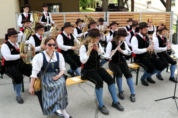 Den gelungenen Auftakt bildete am Sonntag der Festakt, der mit einem Platzkonzert der Marktmusik Eberstein eingeläutet wurde.  
