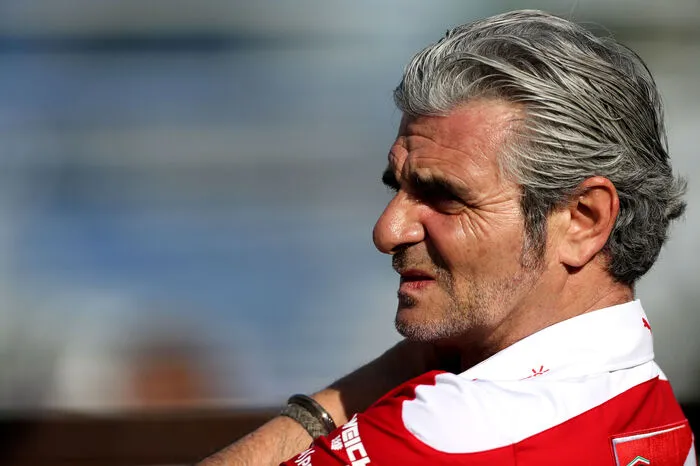 "Du kannst auch nicht Cristiano Ronaldo sagen, er soll keine Tore schießen, weil Real Madrid sonst zu stark ist." Ferrari-Teamchef Maurizio Arrivabene hält wenig von künstlichen Eingriffen in den Wettbewerb, um die Chancen von schwächeren Teams zu verbessern.