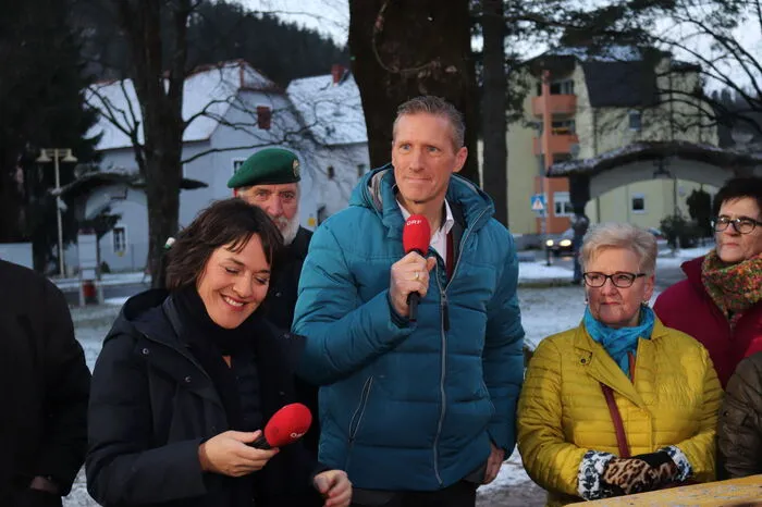 Auch die Moderatoren ließen sich von der Kälte nicht die gute Stimmung verderben.