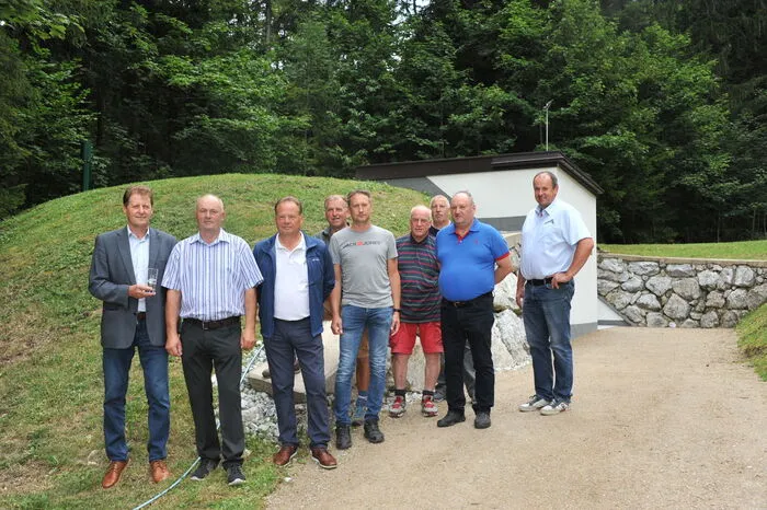 Mitglieder der Wassergenossenschaft Zauchen in Bad Mitterndorf  mit Johann Wiedner, dem Leiter der Abteilung 14 Wasserwirtschaft, Ressourcen und Nachhaltigkeit der Steiermärkischen Landesregierung (ganz links)