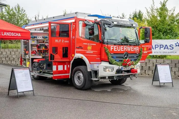 Im Rahmen der Feier samt Wortgottesdienst wurde auch das neue Hilfeleistungslöschfahrzeug HLF2 3000 (die Anschaffungskosten betrufen 570.000 Euro) und die Waldbrandstützpunktausrüstung gesegnet. 