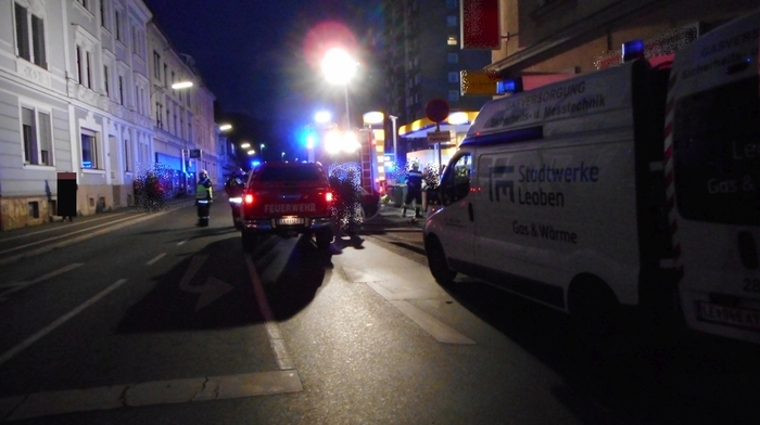 Die Feuerwehren hatten bei einem Kellerbrand in Leoben-Leitendorf mit großer Hitze zu kämpfen