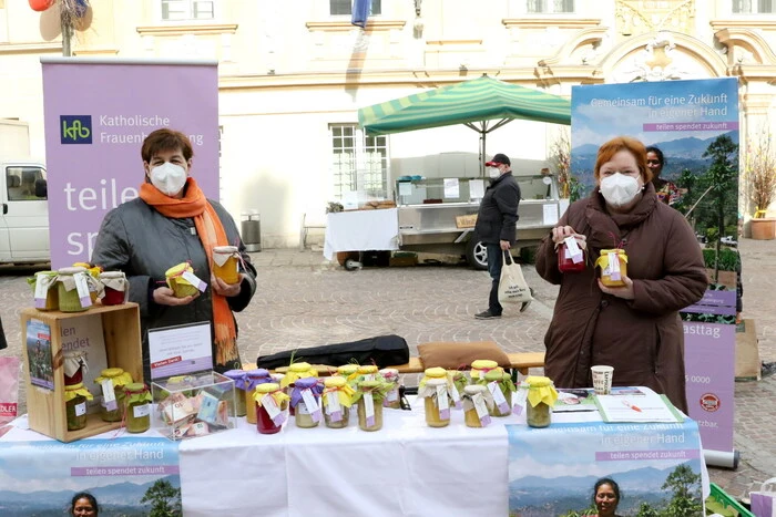 „Es ist bereits das zweite Mal, dass wir dies im Stadtzentrum anbieten“, sagte das Cheforganisatoren-Duo Diözesanreferentin Monika Tuscher und Pastoralassistentin Eva Schwarz-Dellemeschnig (von links). 