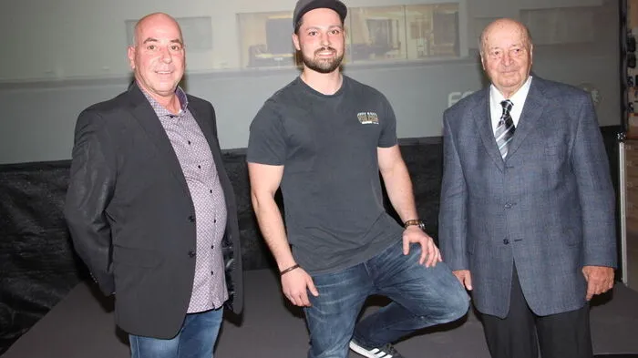 Drei Generationen auf der Bühne: Firmenchef Gerhard Forcher mit Sohn Gabriel und Vater Gabriel Forcher