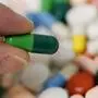 ARCHIV - ILLUSTRATION - Tabletten in unterschiedlichen Formen, Größen und Farben (Archivfoto vom 12.06.2008). Nach Erkenntnissen der EU-Kommission in Brüssel sind immer mehr gefälschte Arzneimittel im Umlauf. «Die EU-Kommission ist darüber äußerst besorgt», sagte er zuständige Industriekommissar  Verheugen der Zeitung «Die Welt» (Ausgabe vom 07.12.2009).  Es handele sich dabei vor allem um gefälschte Antibiotika, Krebs- und Malariamedikamente, cholesterinsenkende Arzneien sowie Schmerzmittel. Foto: Frank May (zu dpa 0022 vom 07.12.2009)  +++(c) dpa - Bildfunk+++