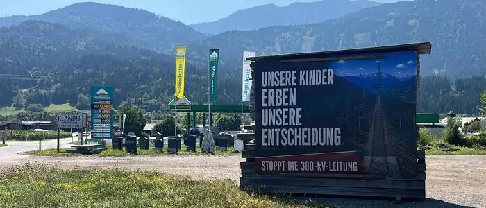 Plakat gegen die 380-kV-Stromtrasse in Greifenburg