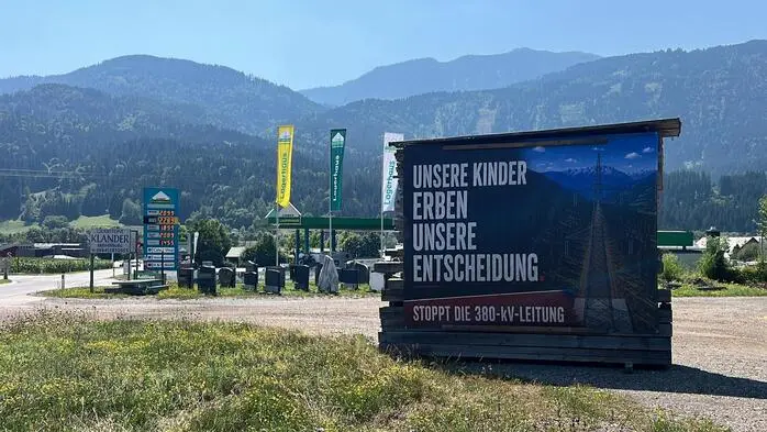 Plakat gegen die 380-kV-Stromtrasse in Greifenburg