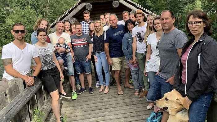 Die Rotkreuz-Mitarbeiter verbrachten einengeselligen Grillnachmittag auf der Möllinsel