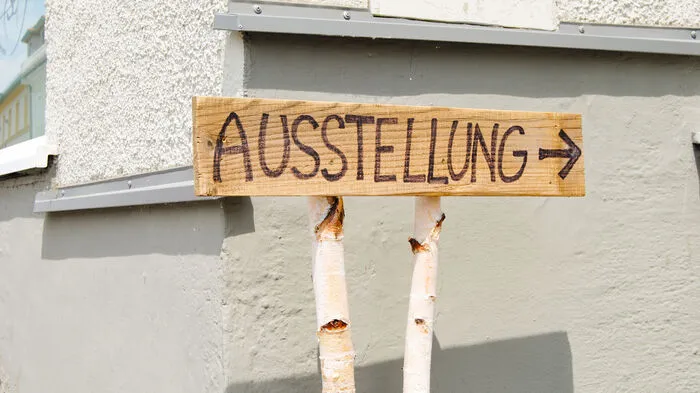 Die Keramik-Künstlerin Franziska Grabner hat auch dieses Jahr wieder ihre Gartentür für Kunst- und Naturliebhaber geöffnet.