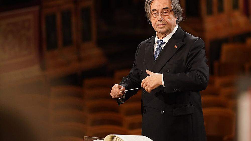Riccardo Muti dirigiert heute das Konzert ohne Publikum (Aufnahme von Probe)