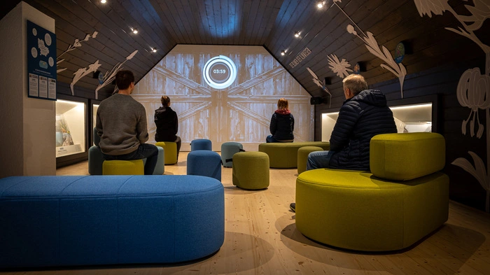 Der erste Stock der Glockenhütte wurde als Ausstellungsraum adaptiert. Hier wird auch der neue Film über die Almwirtschaft gezeigt