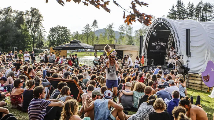 Mit Son Lux und Farewell Dear Ghost fand die 13. Auflage des Acoustic Lakeside Festivals am Sonnegger See Samstagabend ein fulminantes Ende.