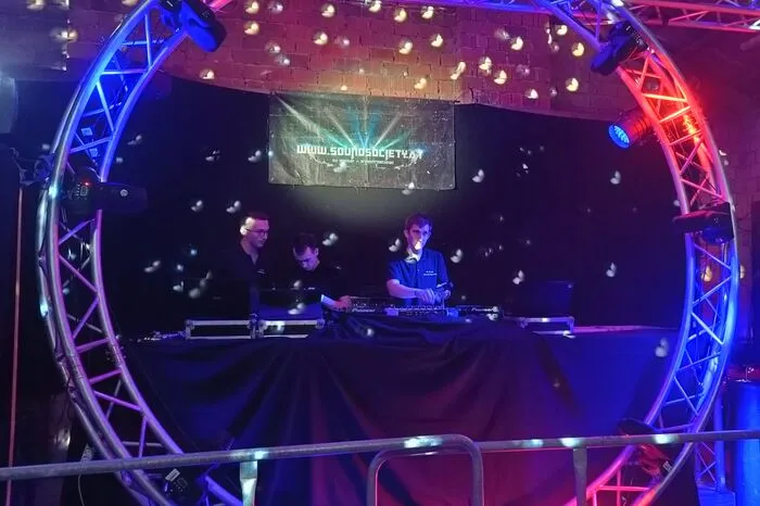 Die DJ Group Sound Society sorgte in der Stadldisco für Stimmung.