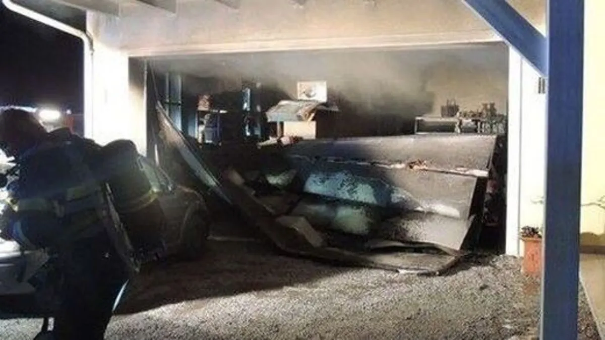 Am 28. März brannte es in der Garage sowie in einer Wohnung in einem Haus in Bad Waltersdorf