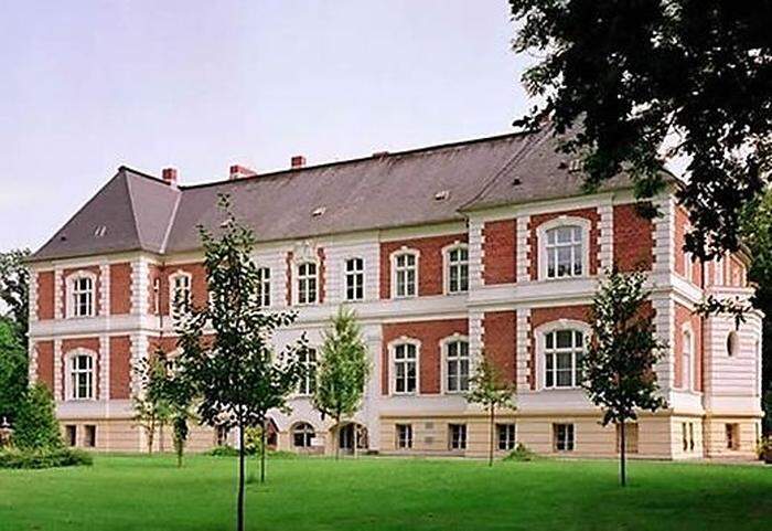 Schloss mit Reiterhof in Standal in Sachsen-Anhalt
