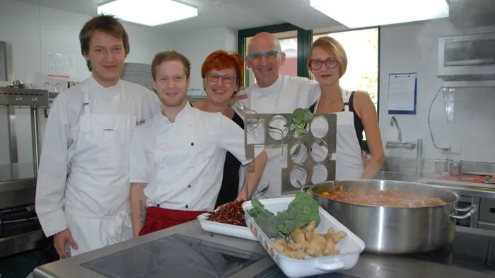 Peter Troißinger senior, Malerwinkl Hatzendorf, mit seinem Team - erstmals eine Haube für den Koch und Künstler