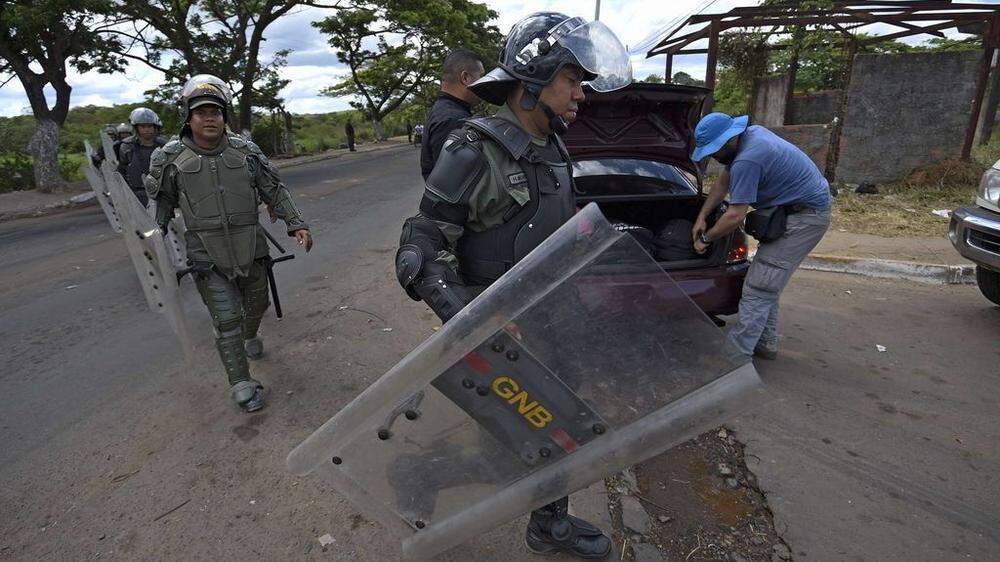 In Venezuela wird nach den vermissten Bergbauarbeitern gesucht. 