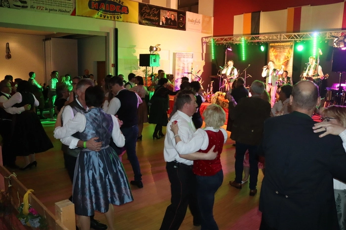 Im Festsaal sorgte „Oberkrainer Power“ aus Eibiswald für flotte Tanzmusik.