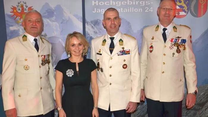Richard Pettauer, Elisabeth Blanik, Bataillonskommandant Bernd Rott und Jörg Rodewald