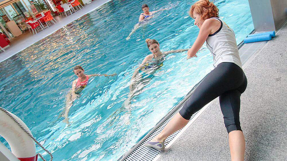 Aqua-Gymnastik verlegt Muskeltraining ins Wasser