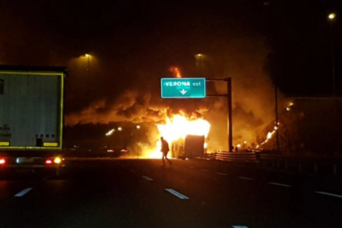 Bilder der Unglücksstelle auf der Autobahn 4 in der Nähe von Verona.