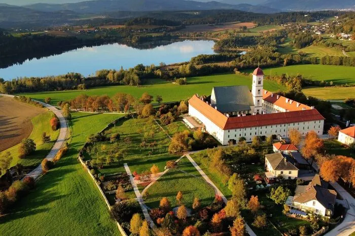 Mit der Drohnenaufnahme von Thomas Schulz vom mächtigen Stift St. Georgen am Längsee konnte der Hobbyfotograf den zweiten Platz ergattern.  