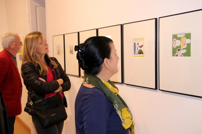 Die Ausstellung „Bin ich ein Psycho?“ mit Werken von Stefanie Sargnagel ist noch bis einschließlich 2. Juli im Kunsthaus Köflach, Bahnhofstraße 6, zu besichtigen. Öffnungszeiten: Dienstag bis Freitag von 9 bis 13 Uhr, Samstag, Sonntag und an Feiertagen 14 bis 17 Uhr, montags geschlossen.