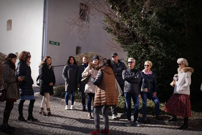 Auch die anderen Häuser des Hauptplatzes können Geschichte(n) erzählen.