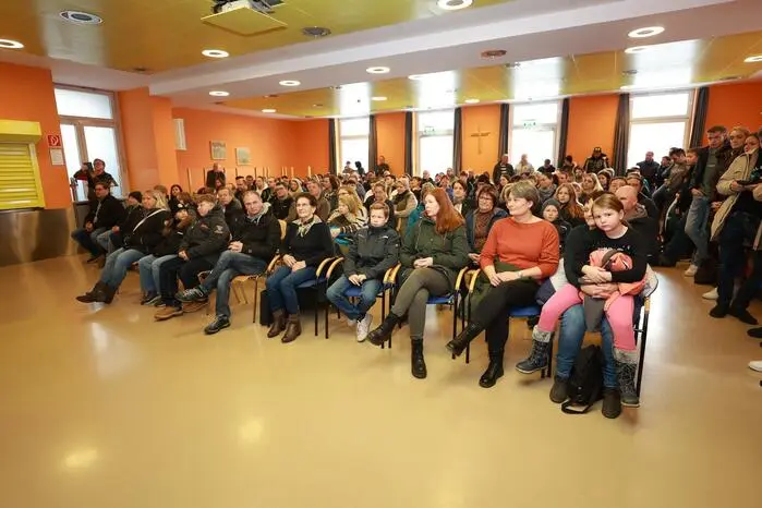 Große Aufmerksamkeit erhielten die vielen Werkstücke der Schülerinnen und Schüler, die im Rahmen des praktischen Unterrichts entstanden sind. 
