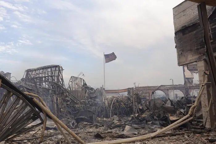 January 9, 2025, Pacific Palisades, California, USA: Firefighters continued to battle the intense fire in Pacific Palisades, California daily with High Santa Ana winds reaching up to 85 miles an hour. Five major wildfires raging across Los Angeles County, the most populous county of the United States, killed at least 5 people and forced tens of thousands of residents to be evacuated. Pacific Palisades USA - ZUMAr145 20250109_new_r145_727 Copyright: xJasonxRyanx