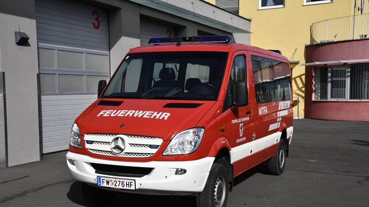 Das Einsatzfahrzeug der Feuerwehr Grafendorf wurde stark beschädigt