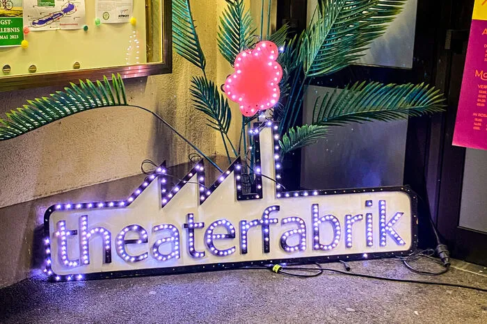 Das Theaterstück wurde unter der Regie von Bea Dermond und Clemens Zabini augeführt.