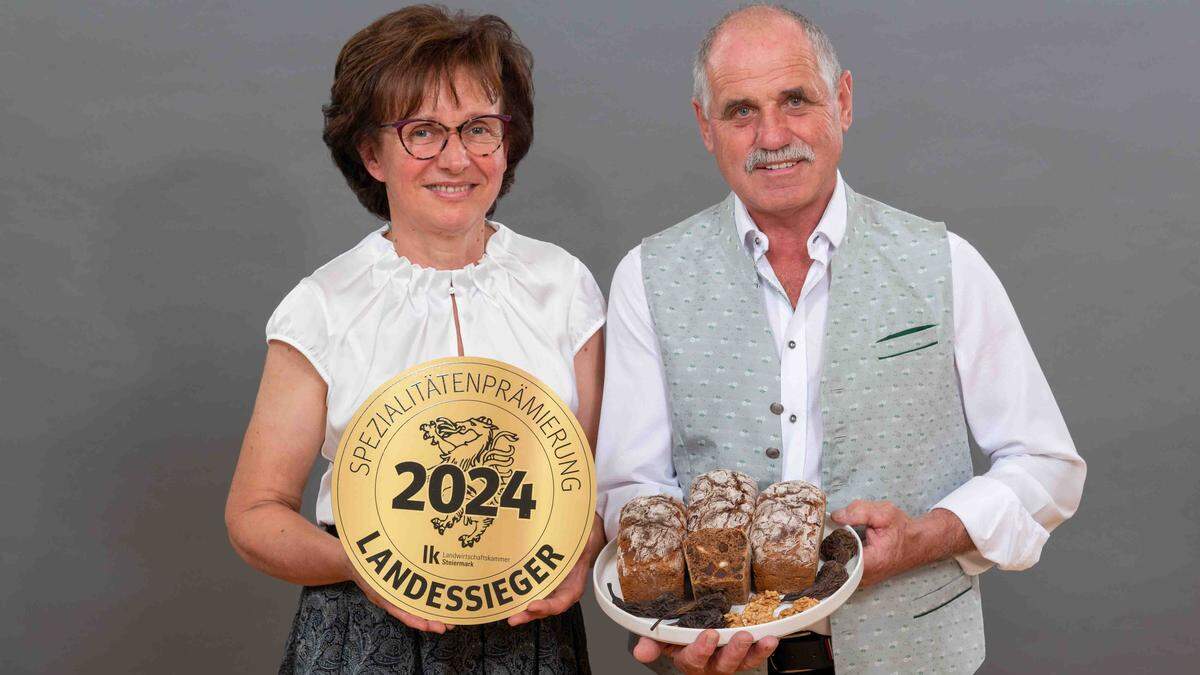 Brotbäckerin Maria Nigitz und Franz Nigitz freuen sich über den steirischen Landessieg für ihr Kletzenbrot