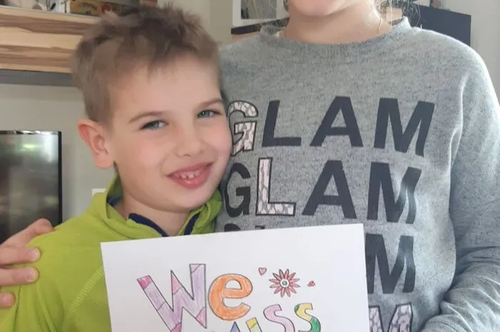 Valentina (8) u. Alexander (5) Rossmann aus Perlsdorf (Gemeinde Paldau) schicken viele liebe Grüße an Oma Hannerl und Opa Helmut nach Kapfenstein sowie an alle drei Urlis. Auch viele liebe Grüße an die Tanten Petzi und Bettina. Sie vermissen alle und freuen sich auf ein Wiedersehen