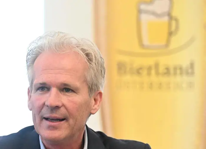 ABD0042_20240219 - WIEN - ÖSTERREICH: Der Obmann des Verbandes der Brauereien Karl Schwarz am Montag, 19. Februar 2024, anl. der Jahres-PK des Verbands der Brauereien Österreichs 