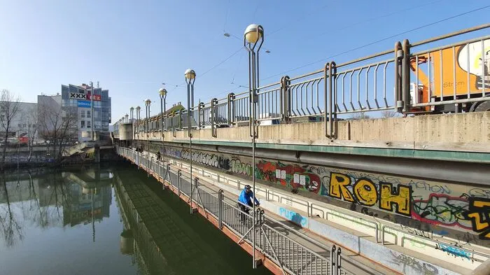 Die Radbrücke unter der Bertha-von-Suttner-Brücke wird im Sommer (nach mehrjährigem Verschieben) saniert.