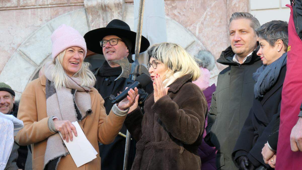 Der 28. Adventmarkt in Lienz wurde feierlich eröffnet