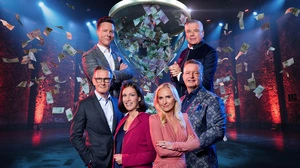 Die Juroren der 13. Staffel: Katharina Schneider, Eveline Steinberger, Christian Jäger, Erich Falkensteiner, Alexander Schütz, Mathias Muther 