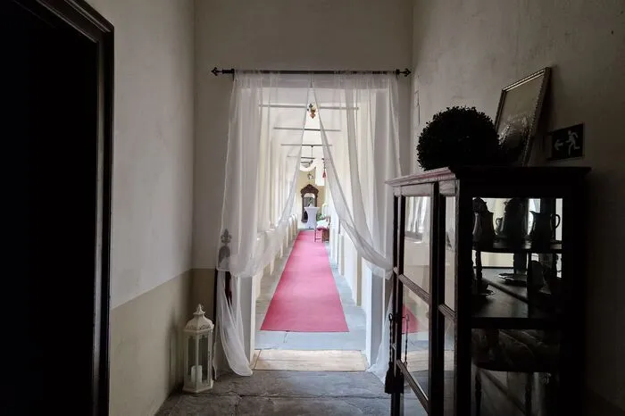 Heute ist es in Besitzer seiner Tochter. Seit fünf Jahren bietet Sylvia Steirer das Anwesen auch als Hochzeitsschloss an