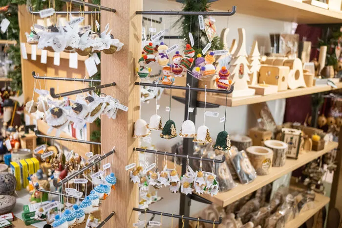 Der traditionelle Adventmarkt bietet vor allem Kunsthandwerk und vieles rund um das umfangreiche Heimatwerk-Sortiment ..
