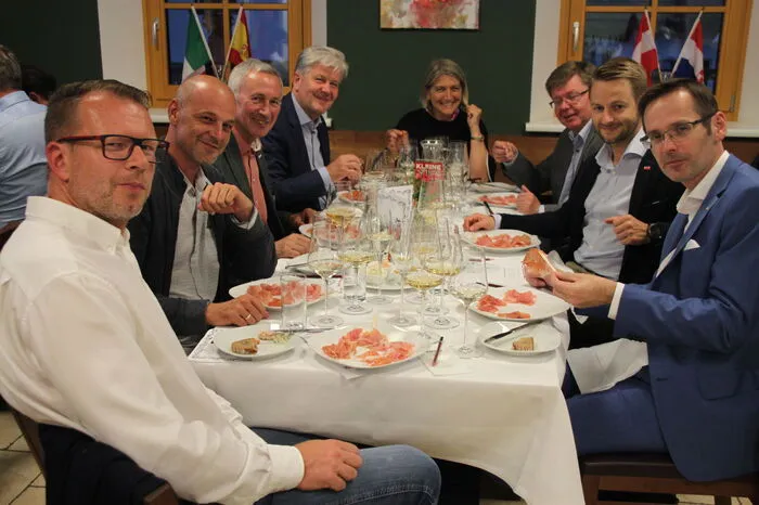 Ebenfalls dabei waren Roland Fink (niceshops Gründer), Karl Peter Pfeiffer (Geschäftsführer FH Joanneum), Erich Brugger (Geschäftsführer Campus 02), Birgit Pscheider (PwC), Herbert Beiglböck (Caritas Geschäftsleiter) und Oliver Kröpfl (Vorstand Steiermärkische Sparkasse).