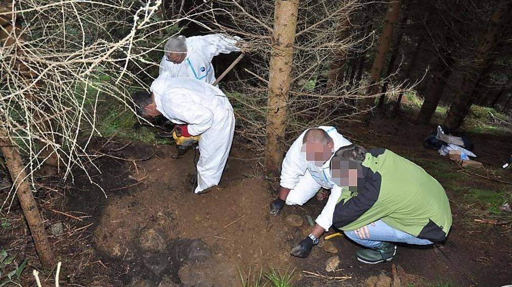 Die sterblichen Überreste wurden unter einer Schicht Beton gefunden