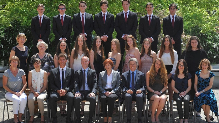 Die Maturanten der Klasse 8A des Borg Jennersdorf: Mit ausgezeichnetem Erfolg maturierten: Anna Dopona,Ismail Geles, Julia Granitz und Johannes Hoschek – Einen guten Erfolg schaffte: Sophia Antonia Kohlmeier.