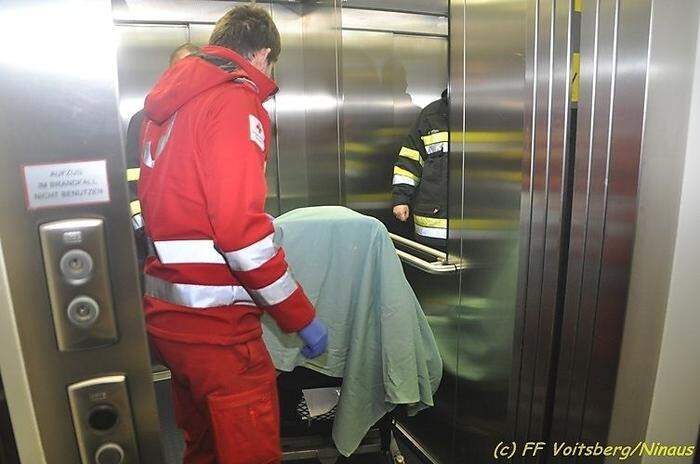 Das Rote Kreuz brachte die verletzte Frau ins Krankenhaus