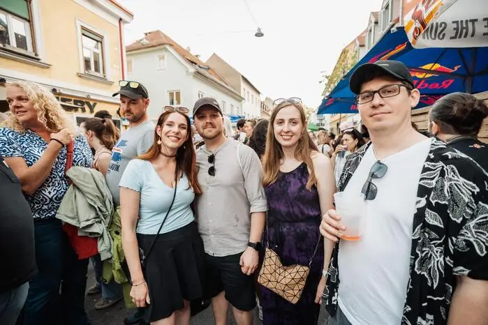 Klicken Sie sich durch weitere Eindrücke des Zinzengrinsens...